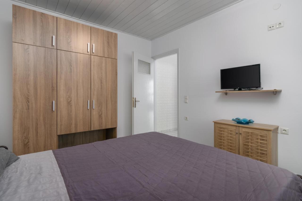 Wood And Stone Appartement Adamantas  Buitenkant foto
